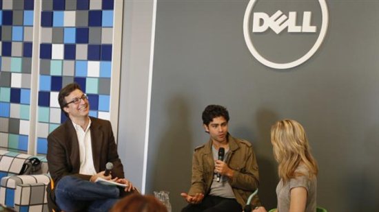  David Lear, executive director of our sustainability programs at Dell and Adrian Grenier answer questions at the Dell Lounge during SXSW