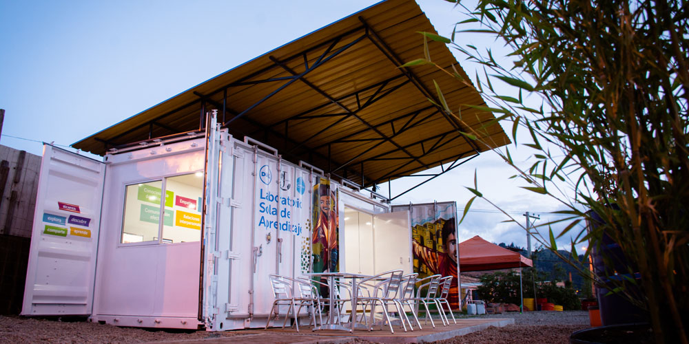 Dell solar-powered learning lab in Colombia