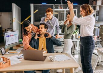 Celebration in an office open concept